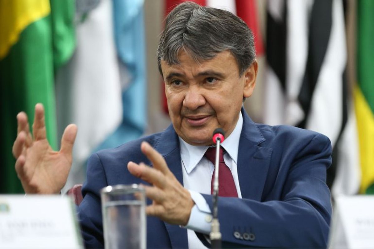 Pente-fino no Bolsa Família mira beneficiários que entraram na véspera da eleição, diz ministro