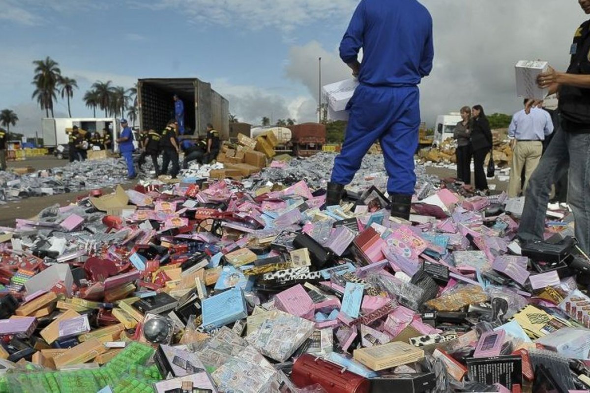 Brasil perde mais de R$ 345 bilhões com pirataria e contrabando em 2022, aponta levantamento