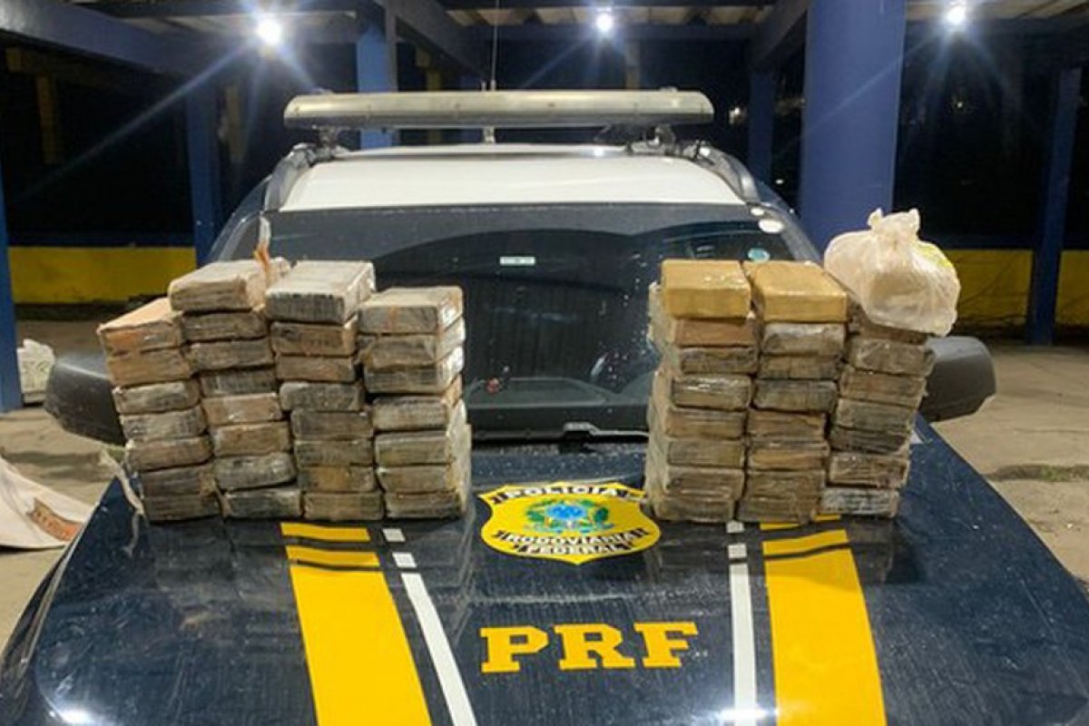 Casal é preso na BR-116, em Feira, com 58 kg de cocaína escondidos em fundo falso de caminhonete