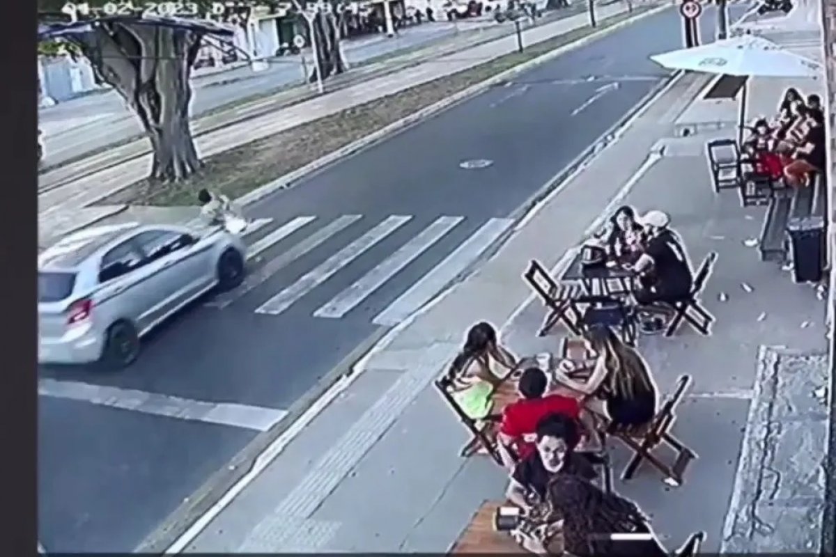 Motorista de carro atropela idosa em faixa de pedestres no sudoeste da Bahia