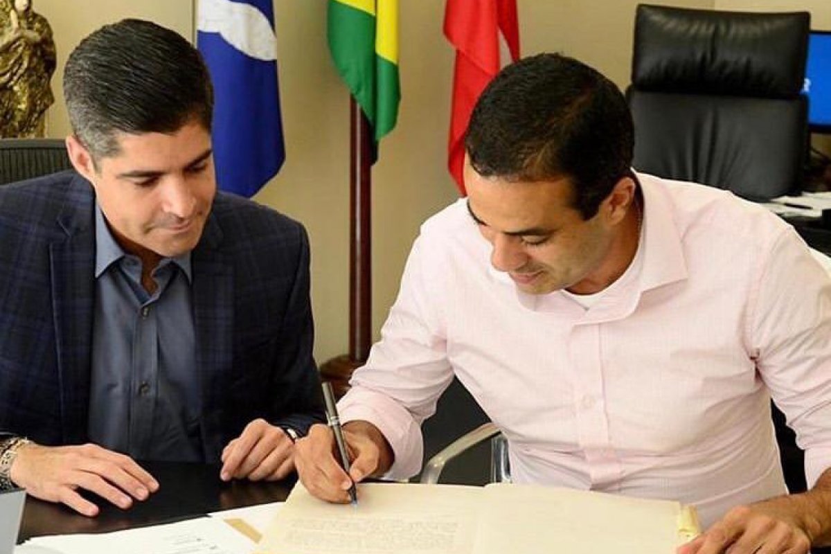 Neto embarca para Londres e Bruno Reis assume prefeitura