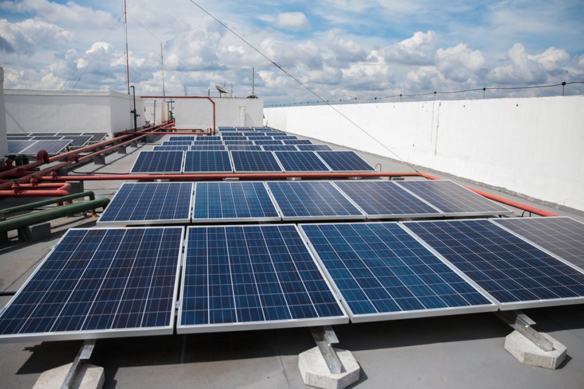 Bahia ultrapassa 87,4 mil conexões de geração própria de energia solar, diz ABSOLAR