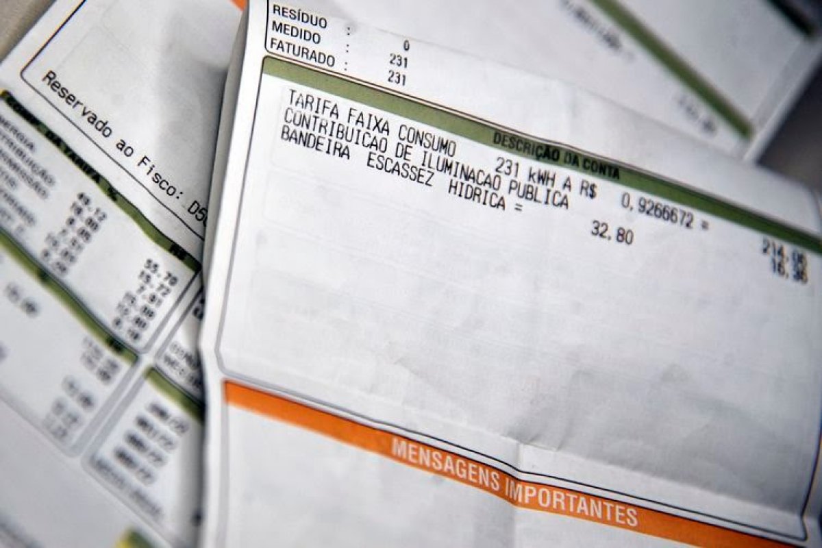 Aneel rebate BC e sinaliza manutenção de bandeira verde nas contas de luz até fim de 2023