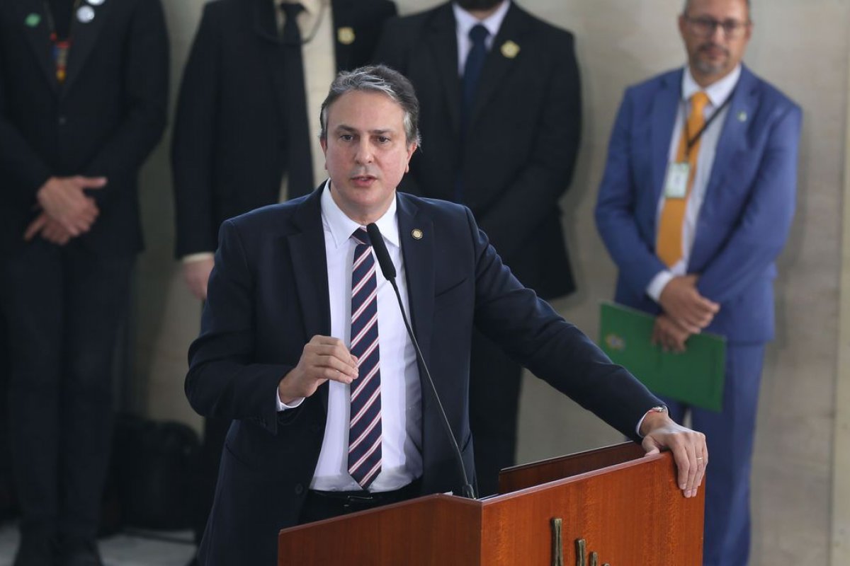 Receita Federal e Fazenda cobram R$ 3,4 milhões de ministro da Educação por suposto pagamento de propina