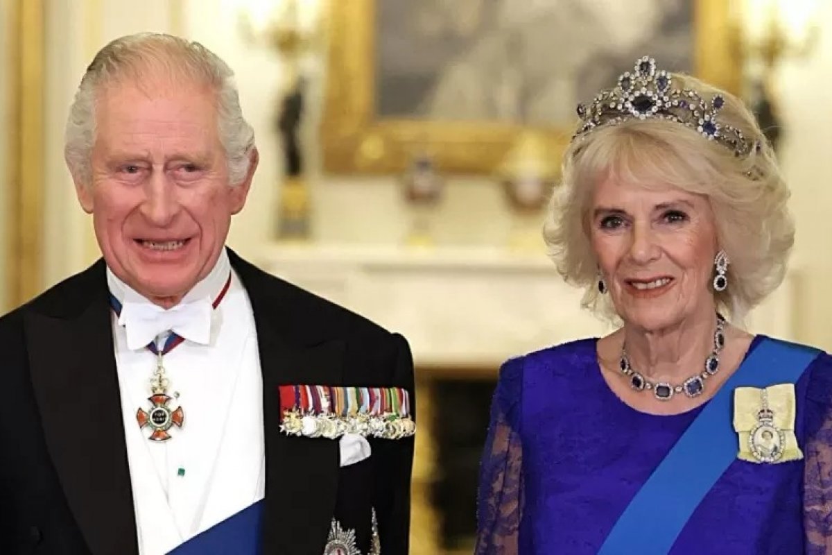 Charles e Camilla enviam convite oficial da cerimônia de coroação