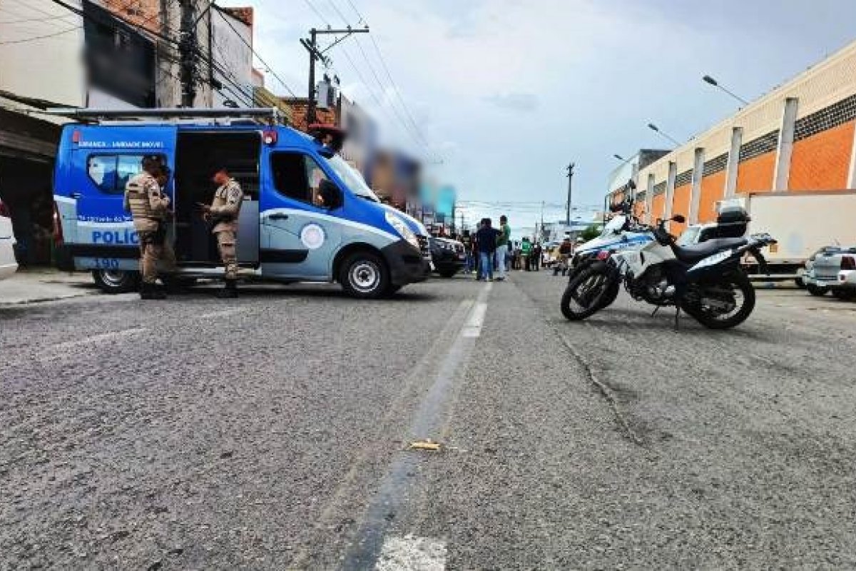 Operação em Feira de Santana apreende drogas, conduz suspeitos e notifica pousadas