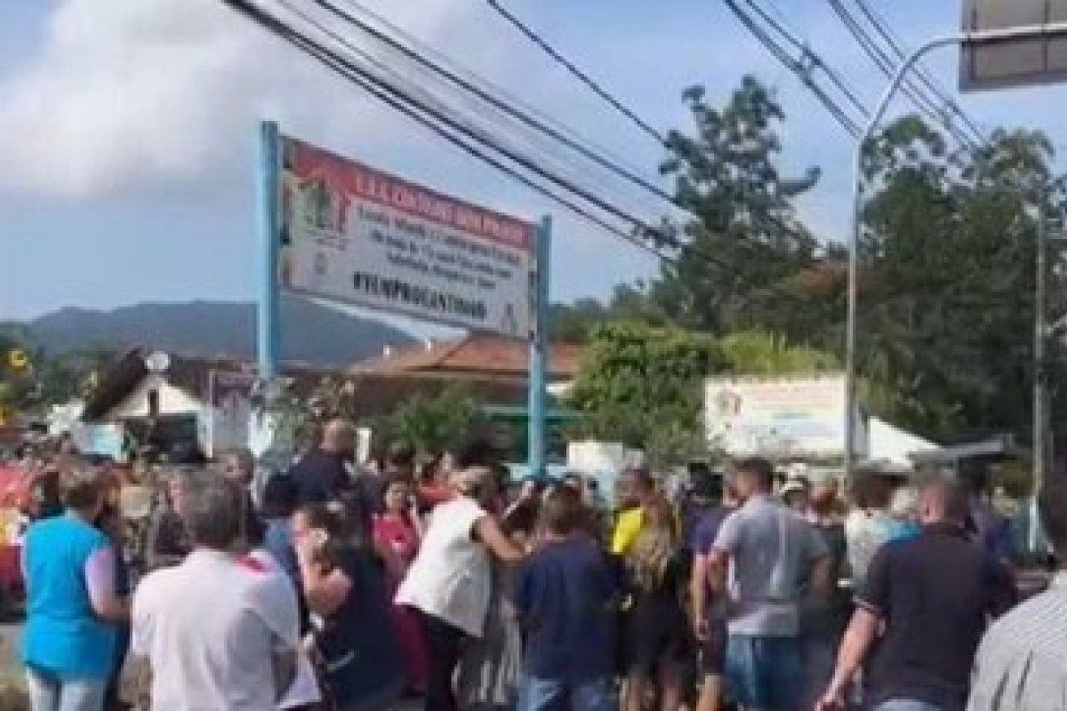 Homem invade creche e mata quatro crianças com machadinha em Blumenau, Santa Catarina