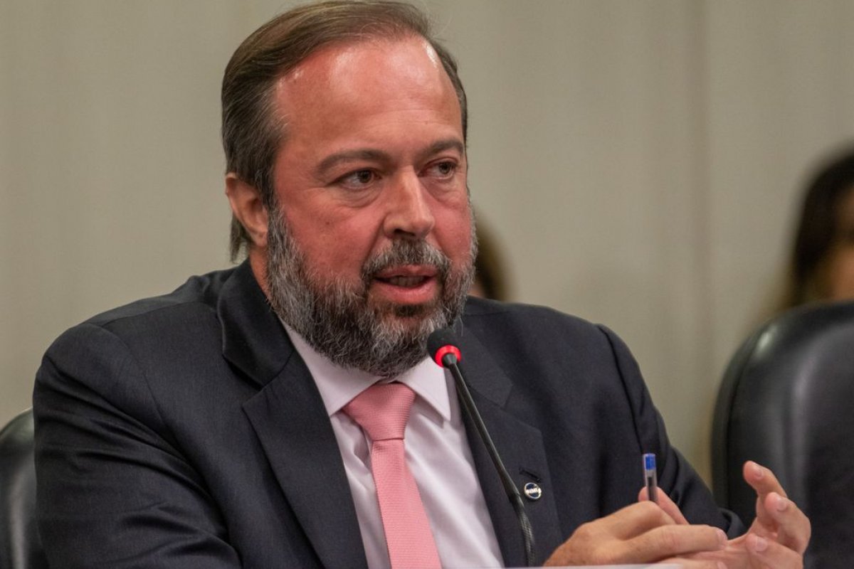 Ministro declara que Petrobras terá nova política de preços