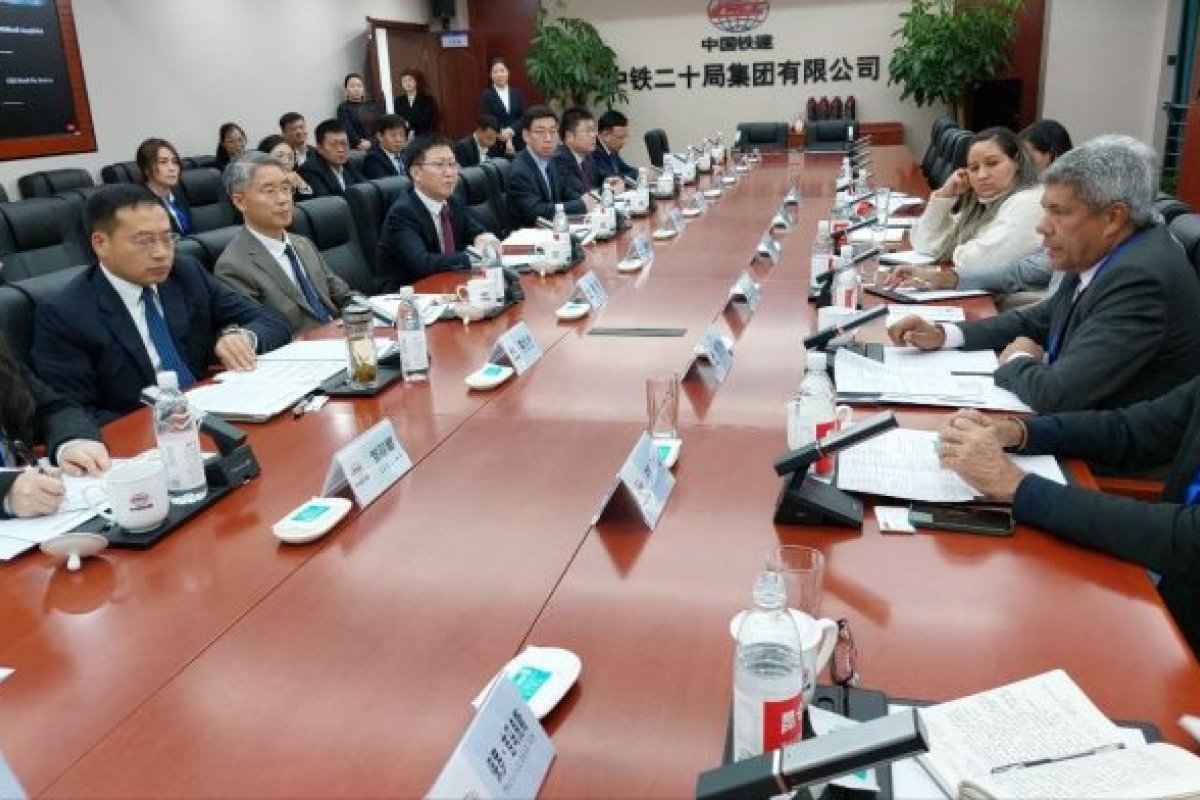 Jerônimo discute andamento da Ponte Salvador-Itaparica em reunião na China