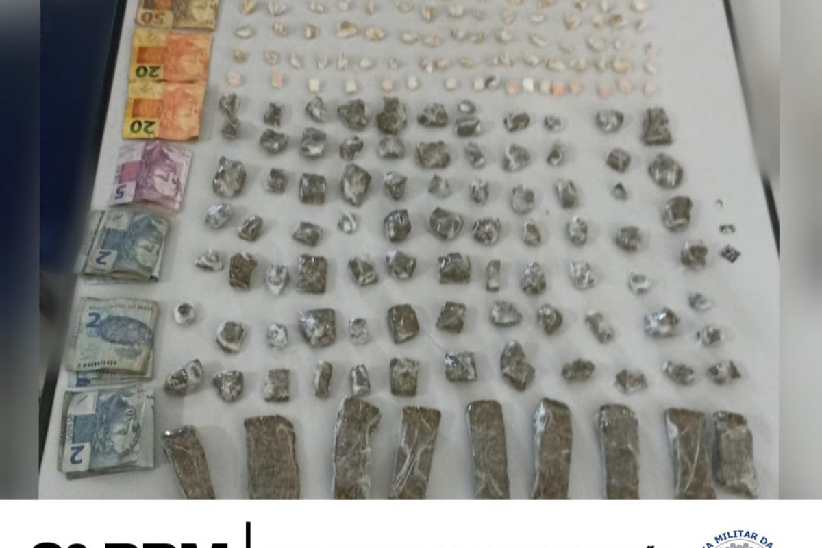 Cão militar localiza drogas em operação da Polícia em Trancoso.