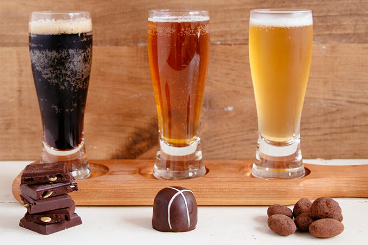 Descubra quais são os estilos de cerveja mais indicados para harmonizar com diferentes tipos de chocolate!