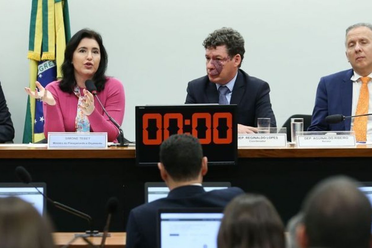 Governo discute retomar PL travada no Senado para mudar regras do Imposto de Renda