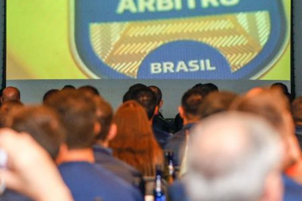 FIFA reajusta taxas e árbitros podem ganhar até 20 mil por um jogo