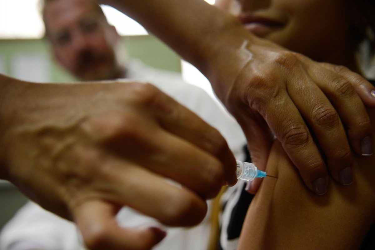 Vacina contra HPV está com cobertura 40% abaixo do ideal em homens