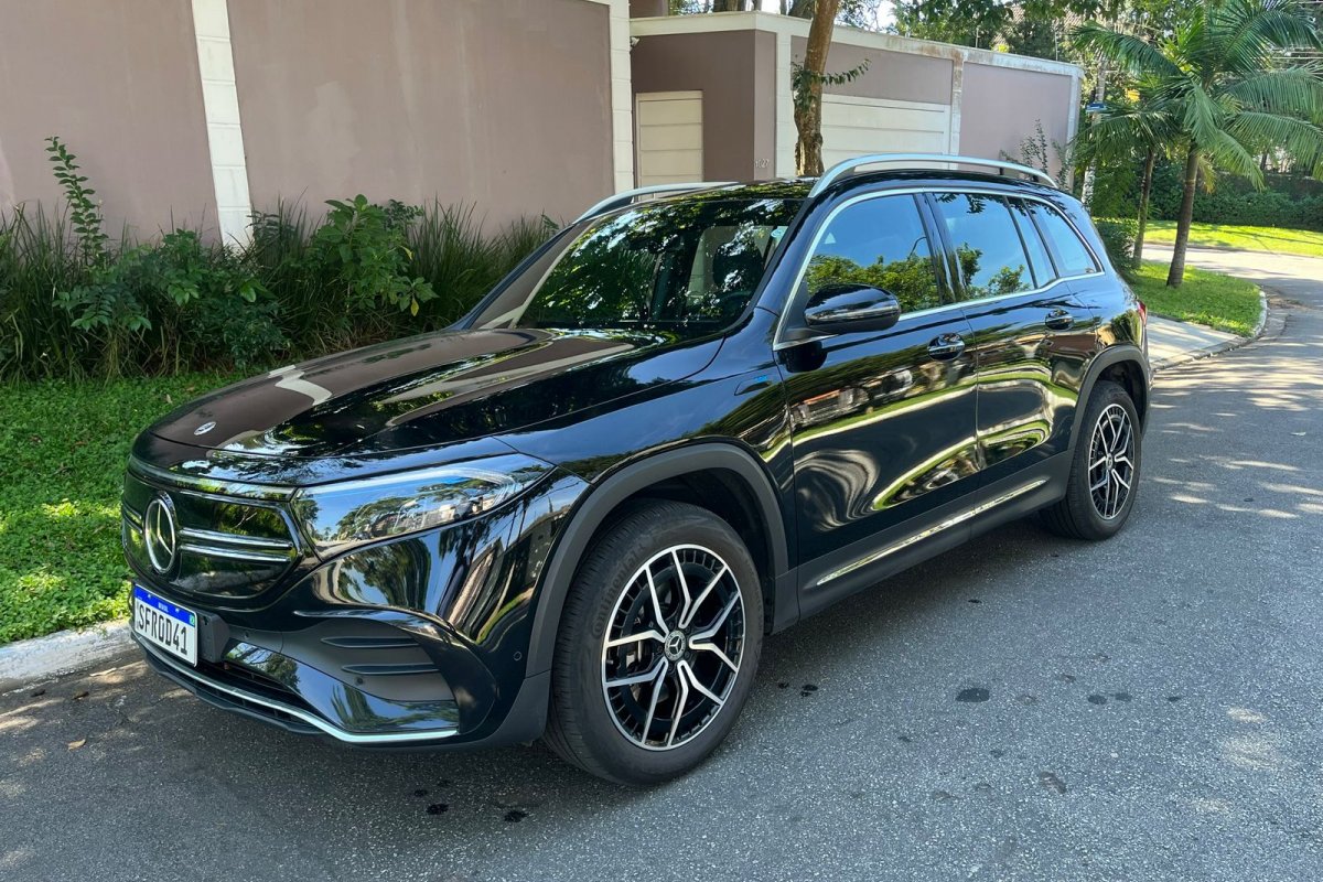 Farol da Bahia testa o Mercedes-Benz EQB 250 elétrico