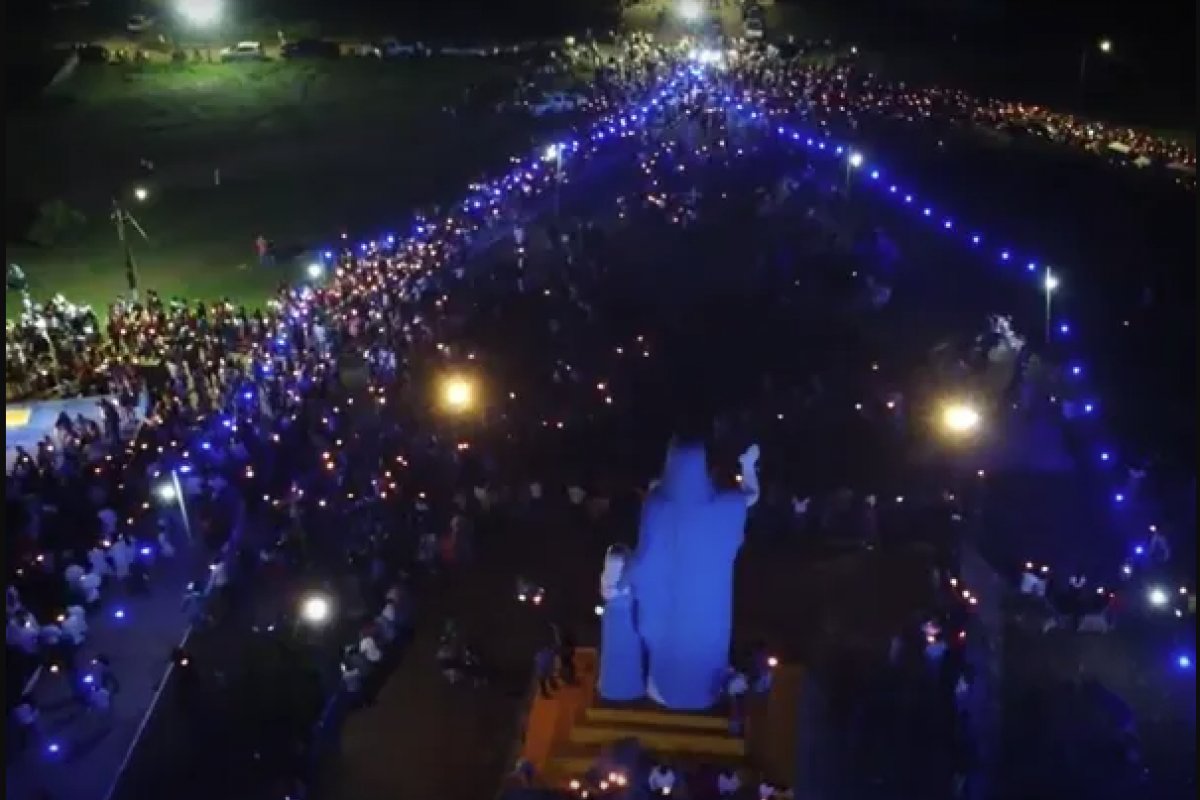 Procissão do Fogaréu reúne multidão em Serrinha