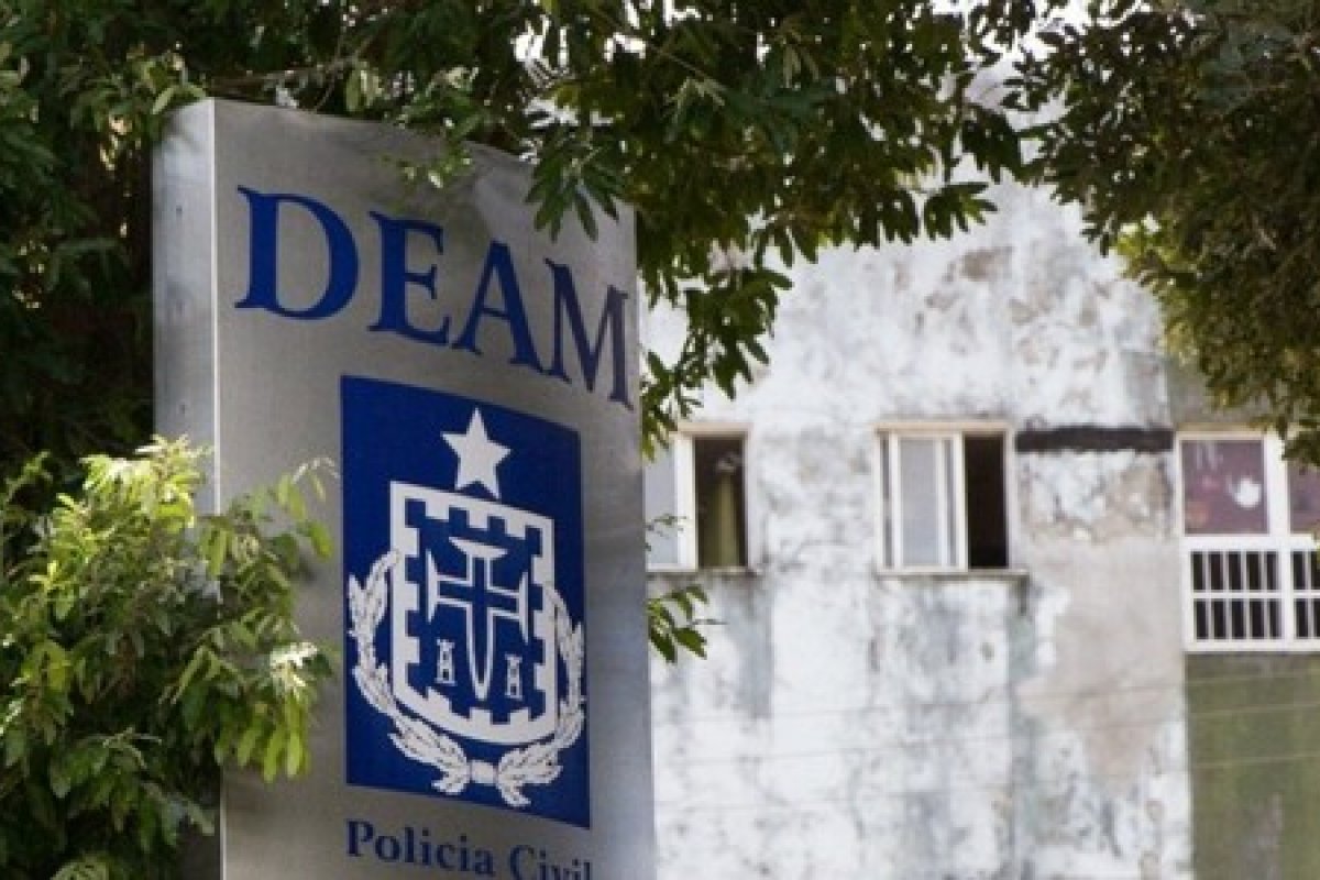 Após nova lei, apenas 11% das delegacias da mulher no Brasil funcionam 24h