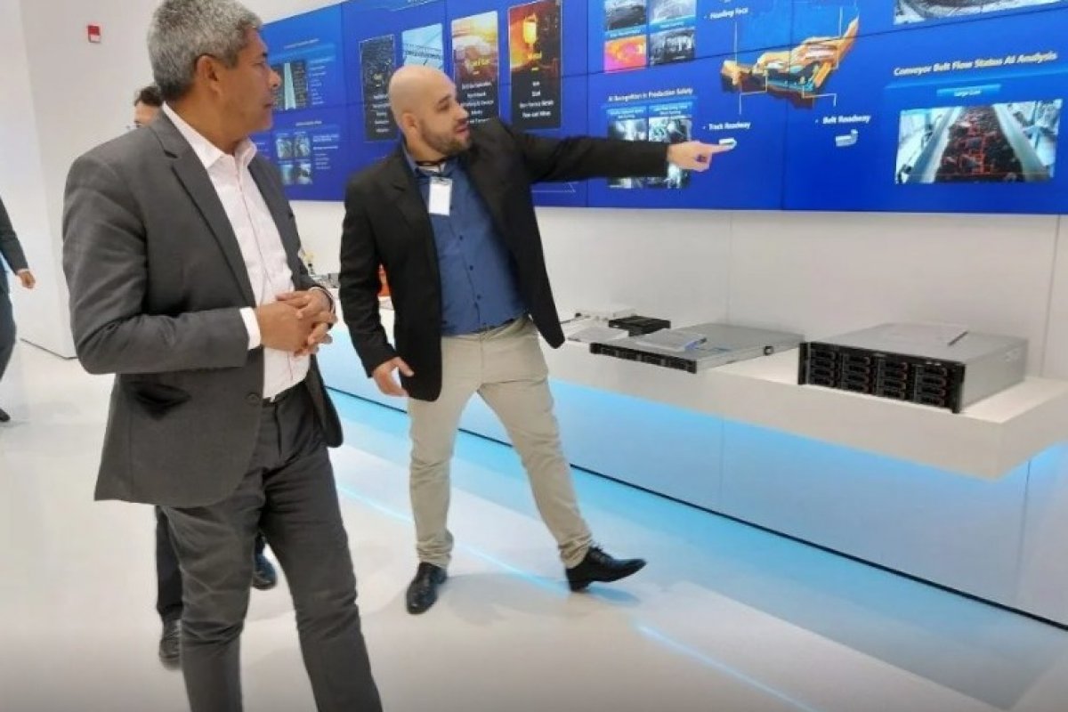 Governador conhece conjunto de soluções para cidades digitais em visita a empresa chinesa