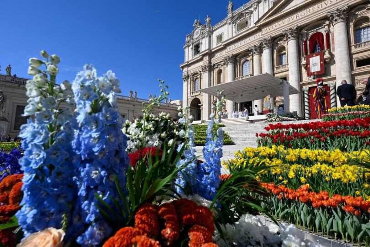 Em missa de Páscoa, Papa Francisco pede respeito à democracia e direitos humanos