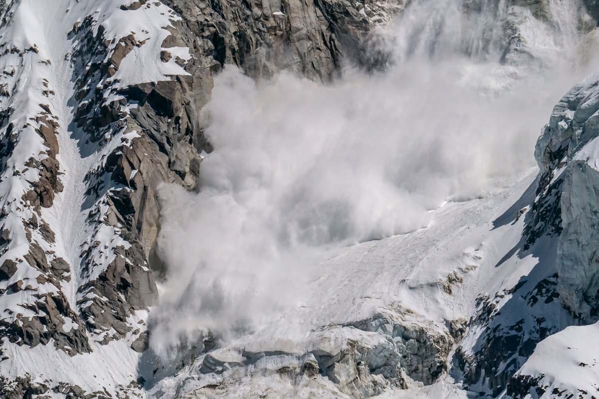 Avalanche nos Alpes deixa quatro mortos e nove feridos