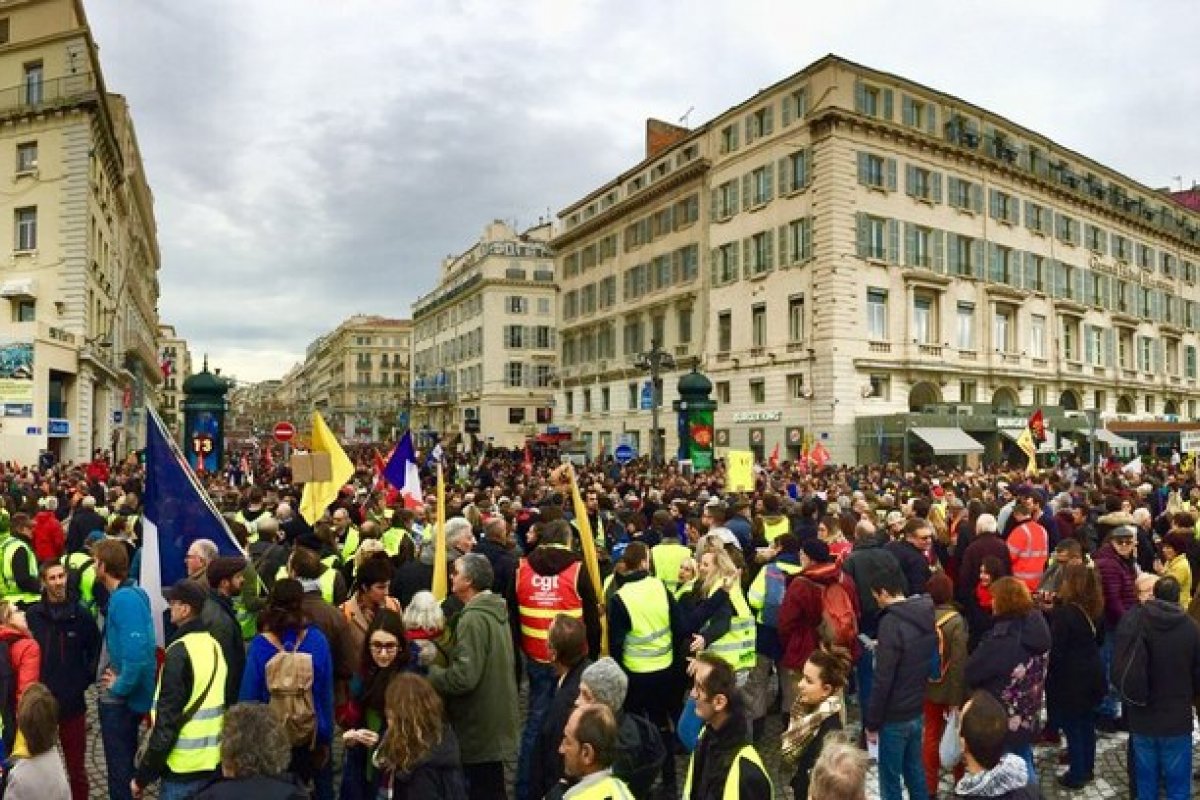 Greve Geral na França: Meio milhão de manifestantes e incidentes em Paris