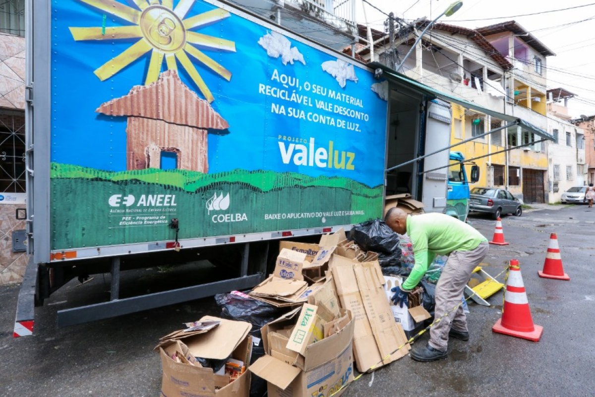 Municípios baianos recebem ação de troca de resíduos por descontos na fatura de energia elétrica