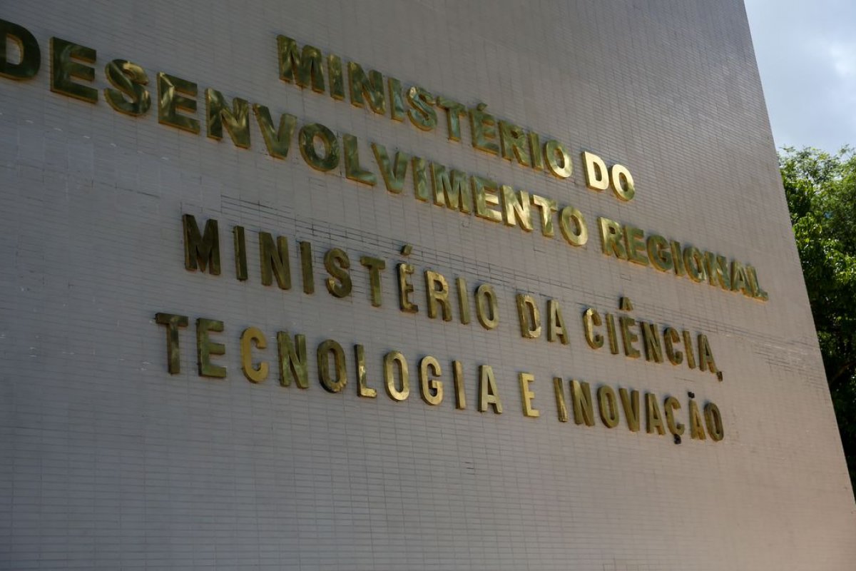 Governo autoriza realização de concurso com 814 vagas para Ciência e Tecnologia