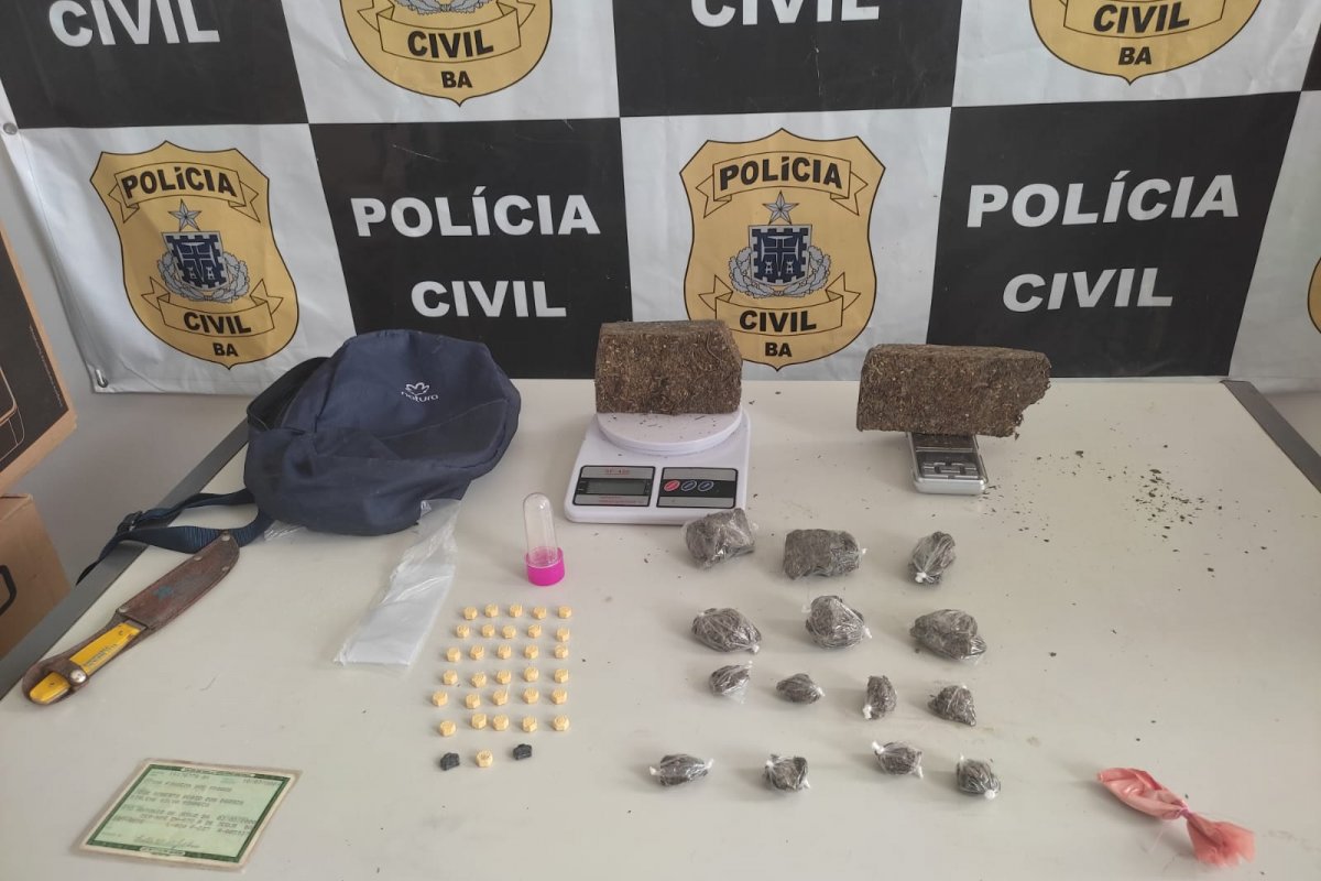 Polícia prende homem que armazenava drogas dentro de casa