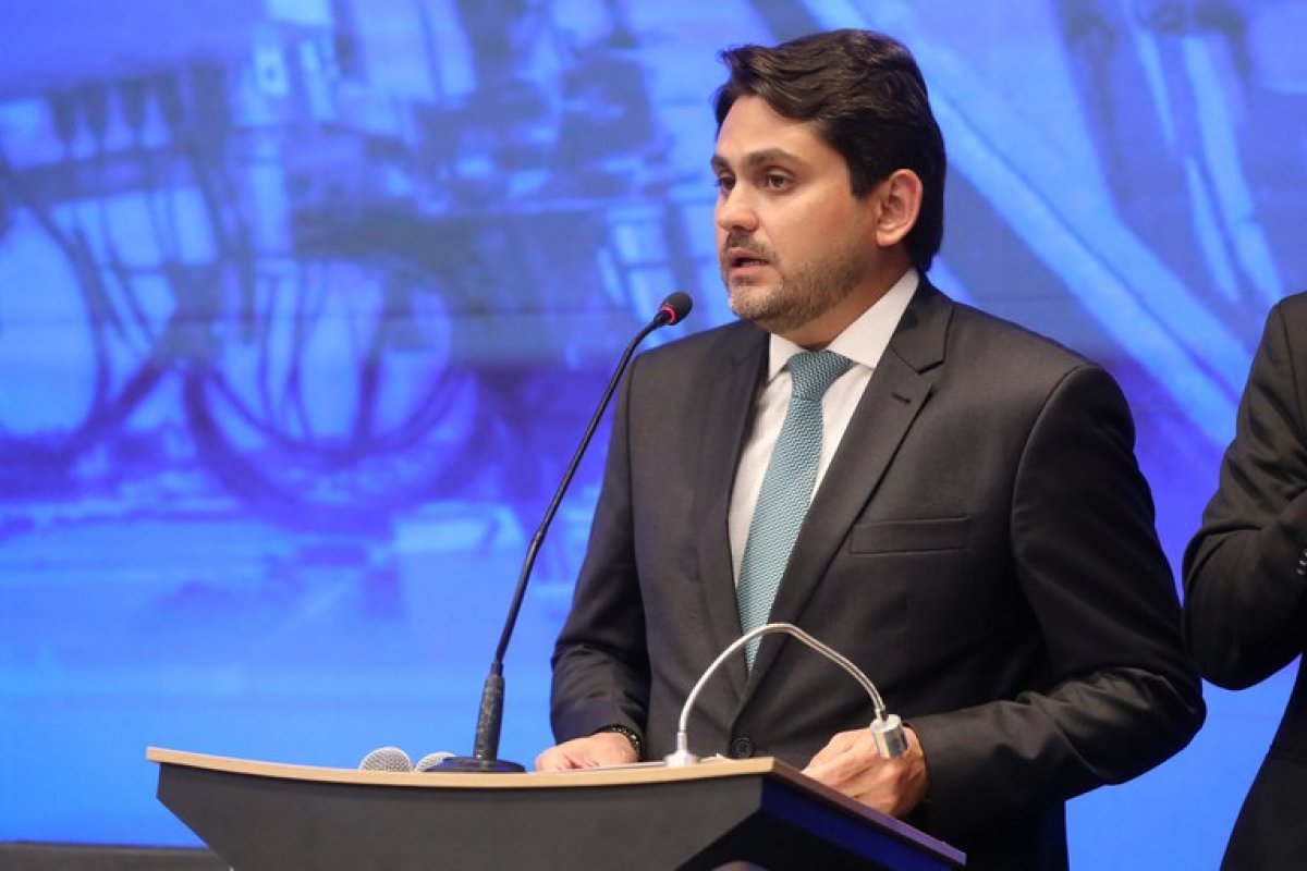 Ministro de Lula usou dinheiro público para contratar assessor para fazenda do tio, diz jornal