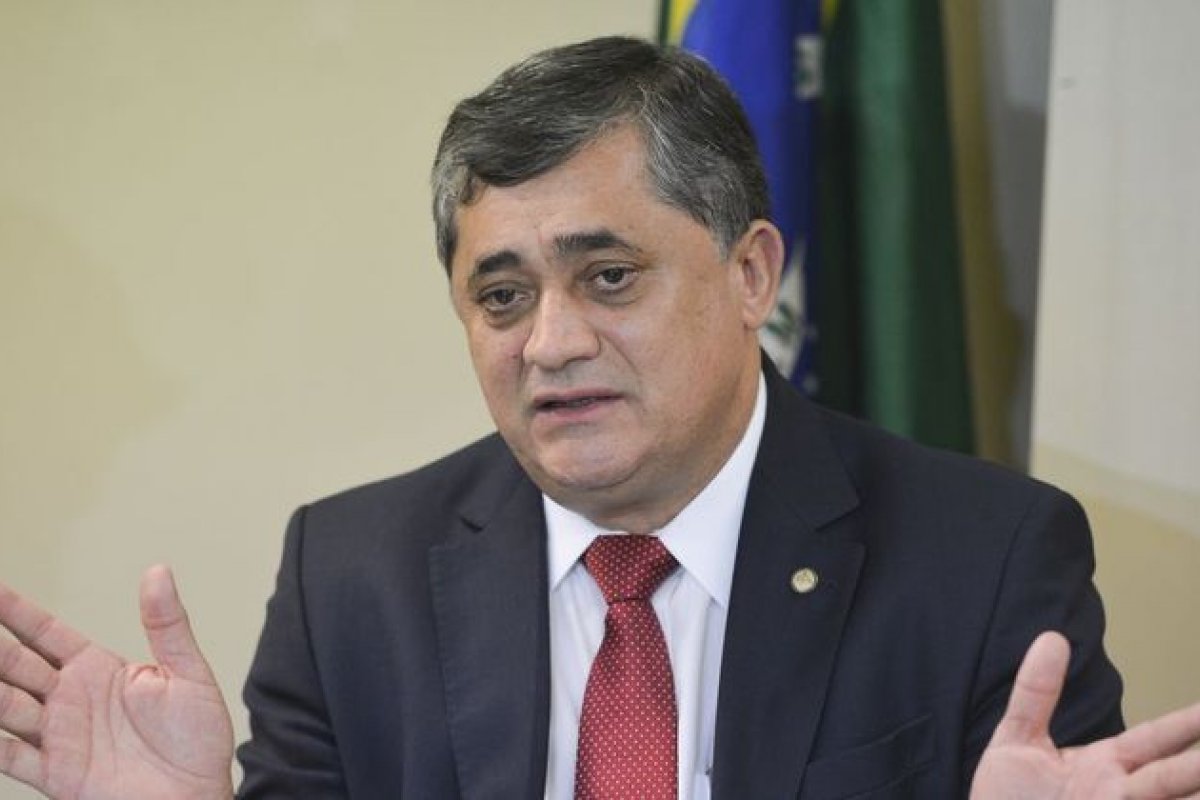 Líder do governo na Câmara nega falta de base e quer votação do arcabouço fiscal até junho