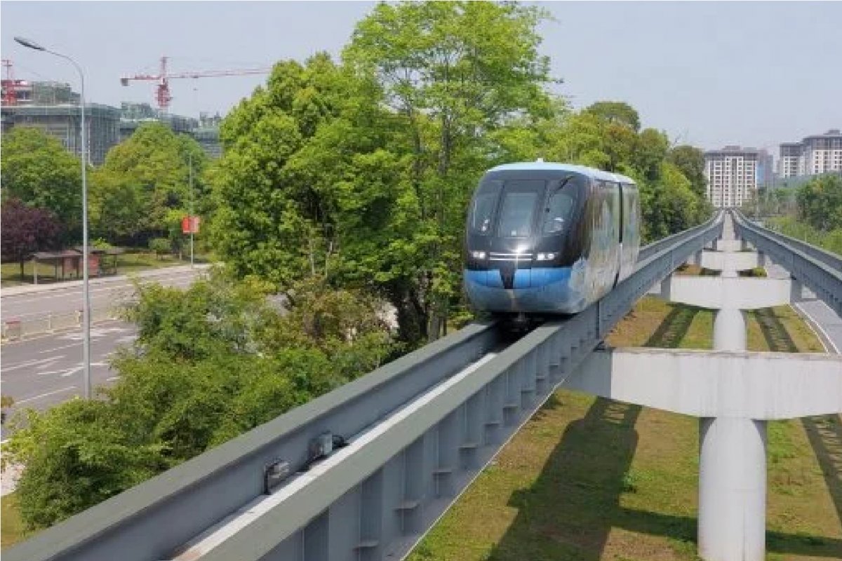 Jerônimo conhece sistema de transporte chinês para implantação de VLT no estado