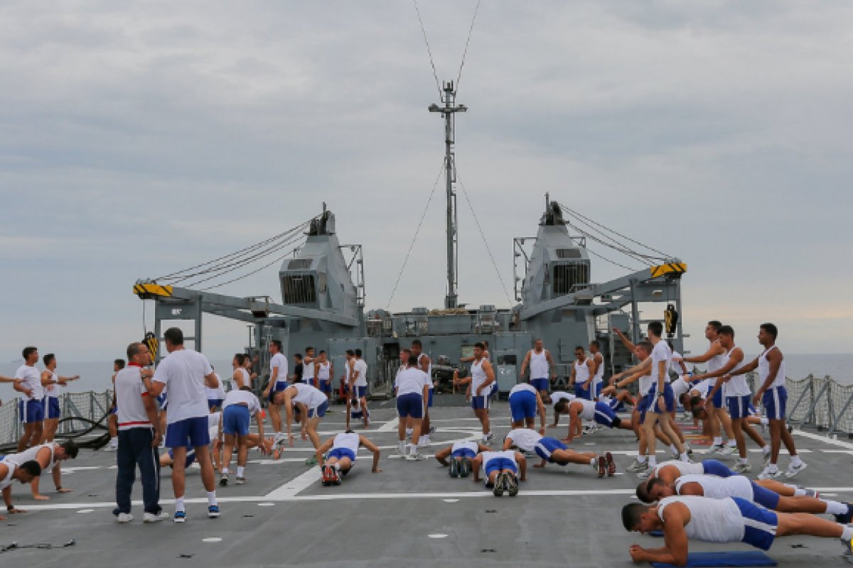 Candidato morre após ter mal súbito durante teste físico da Marinha, em Salvador