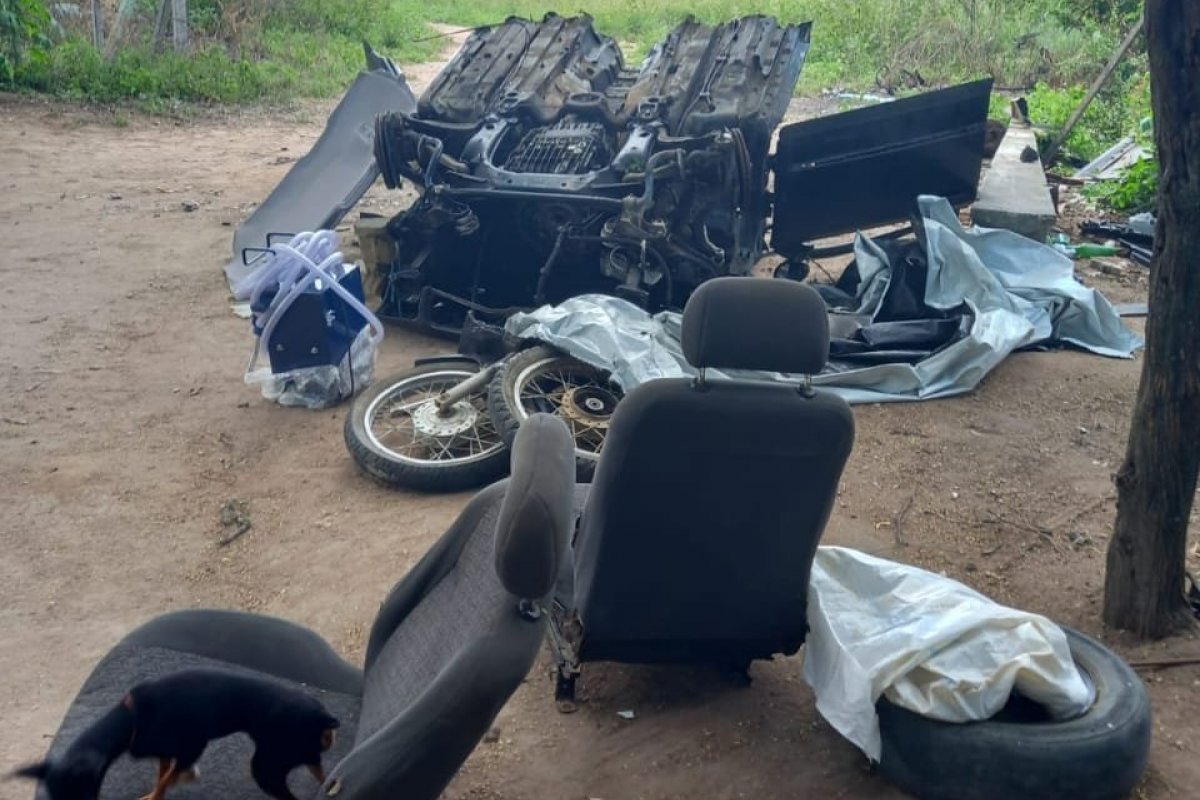 Três homens são presos após denúncia de desmanche irregular de veículos no interior da Bahia