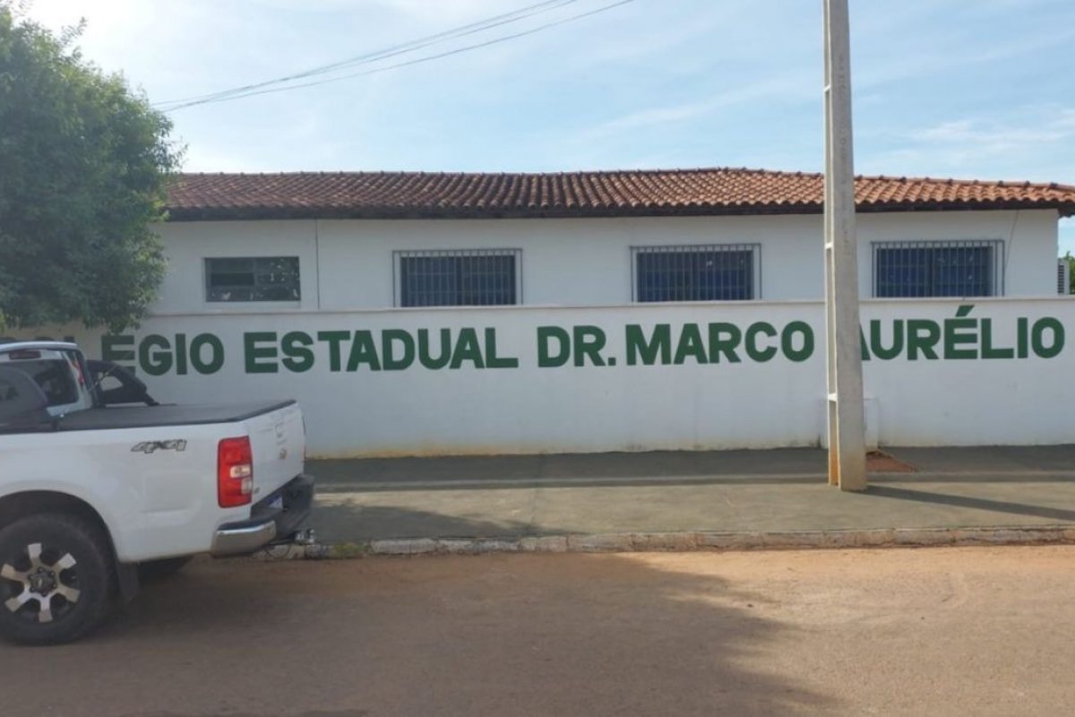 Adolescente esfaqueia três colegas em escola de Goiás