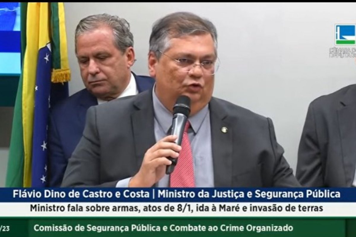 Dino afirma que lançará edital para municípios reforçarem patrulha escolher