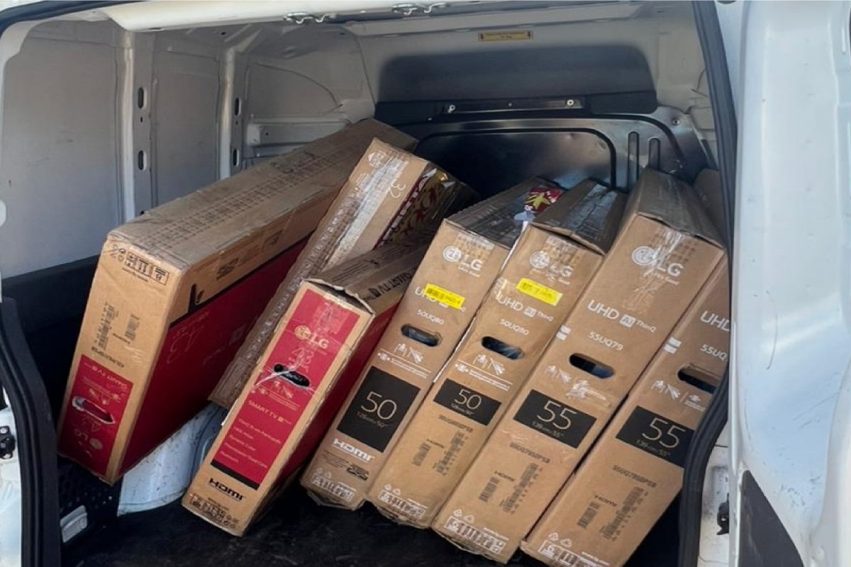 Em liberdade há 14 dias, criminoso e comparsa são flagrados em assalto em Lauro de Freitas (BA)