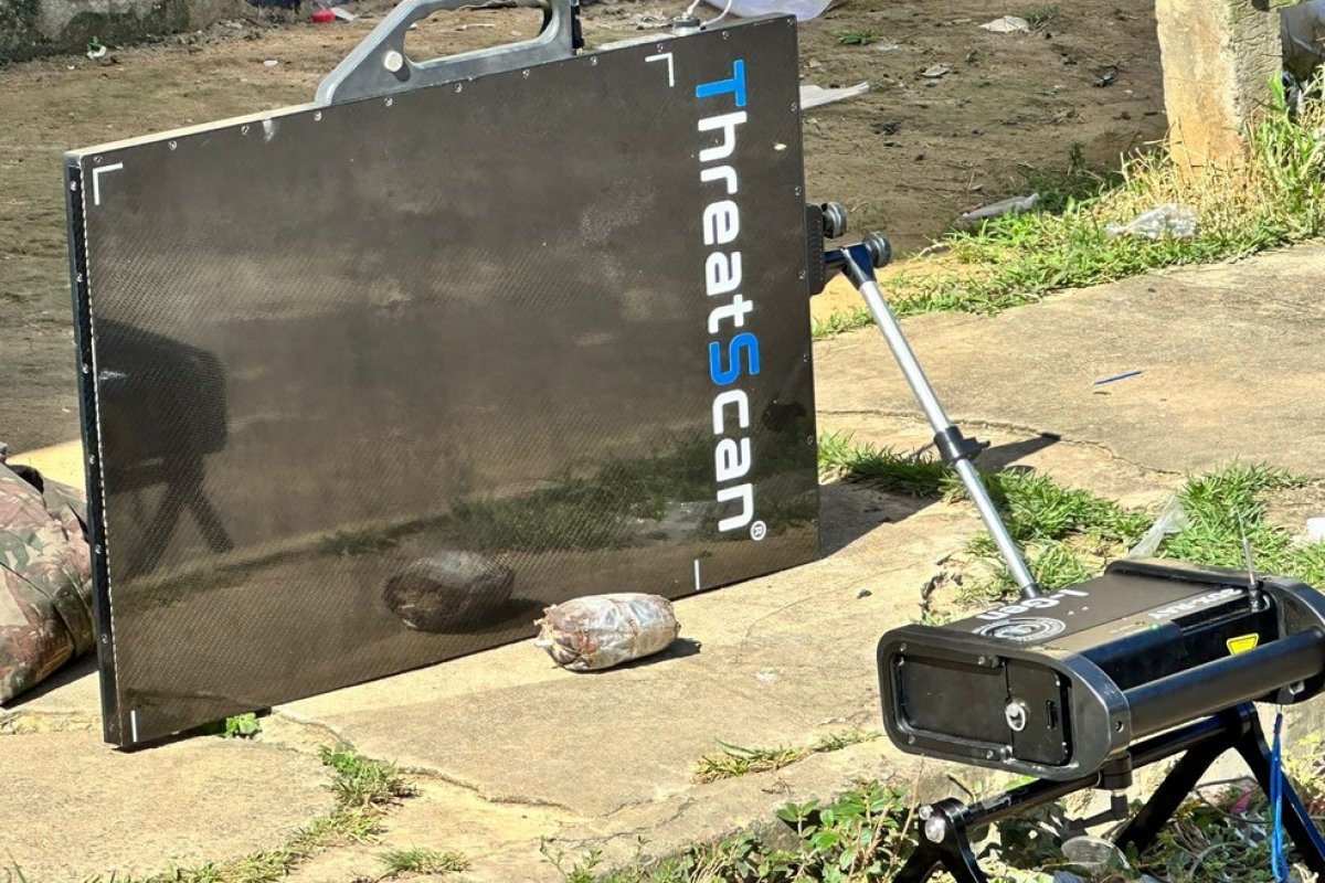 Com ajuda de cães farejadores, Bope desativa explosivo encontrado em Valéria