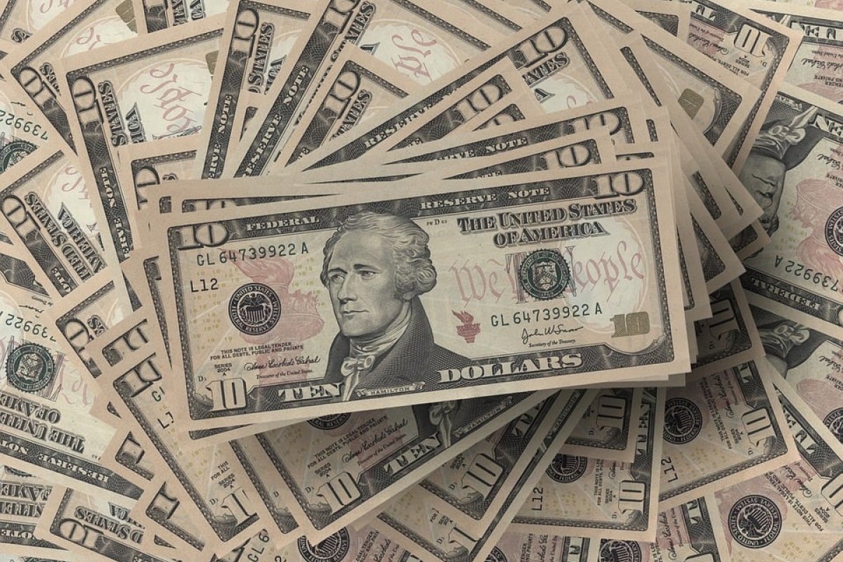 Dólar recua 1,26% e vai a R$ 4,95 nesta quarta-feira (12) 