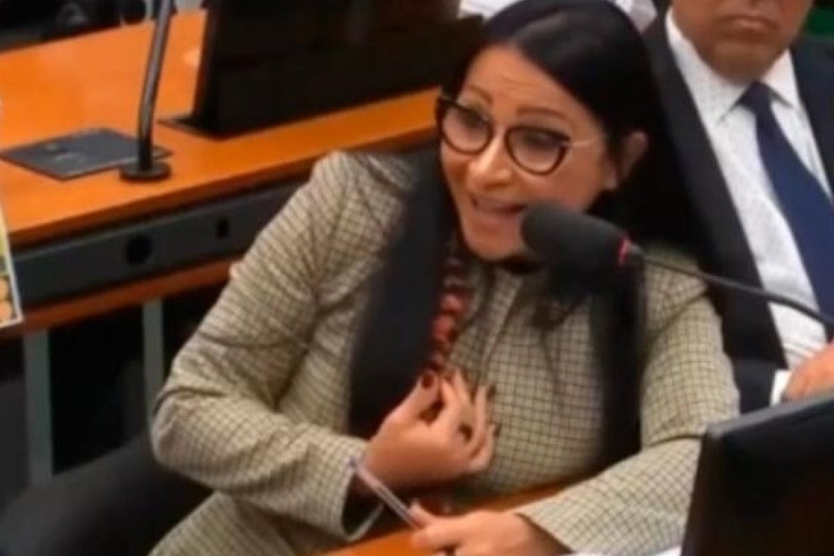 Na Câmara, Silvia Waiãpi diz que é 'obrigada a aceitar' transexuais