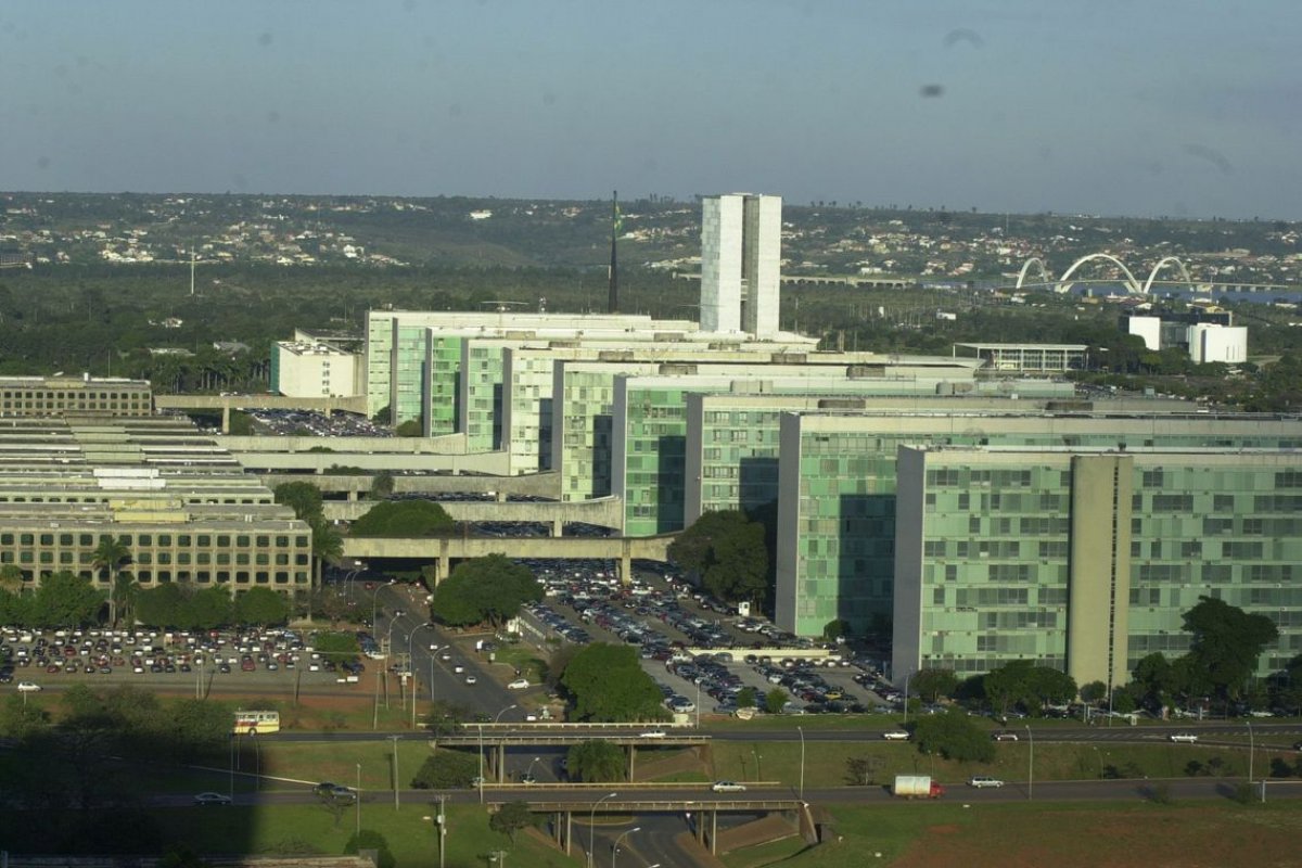 Funcionalismo público gera custo de R$ 750,9 bilhões, aponta levantamento