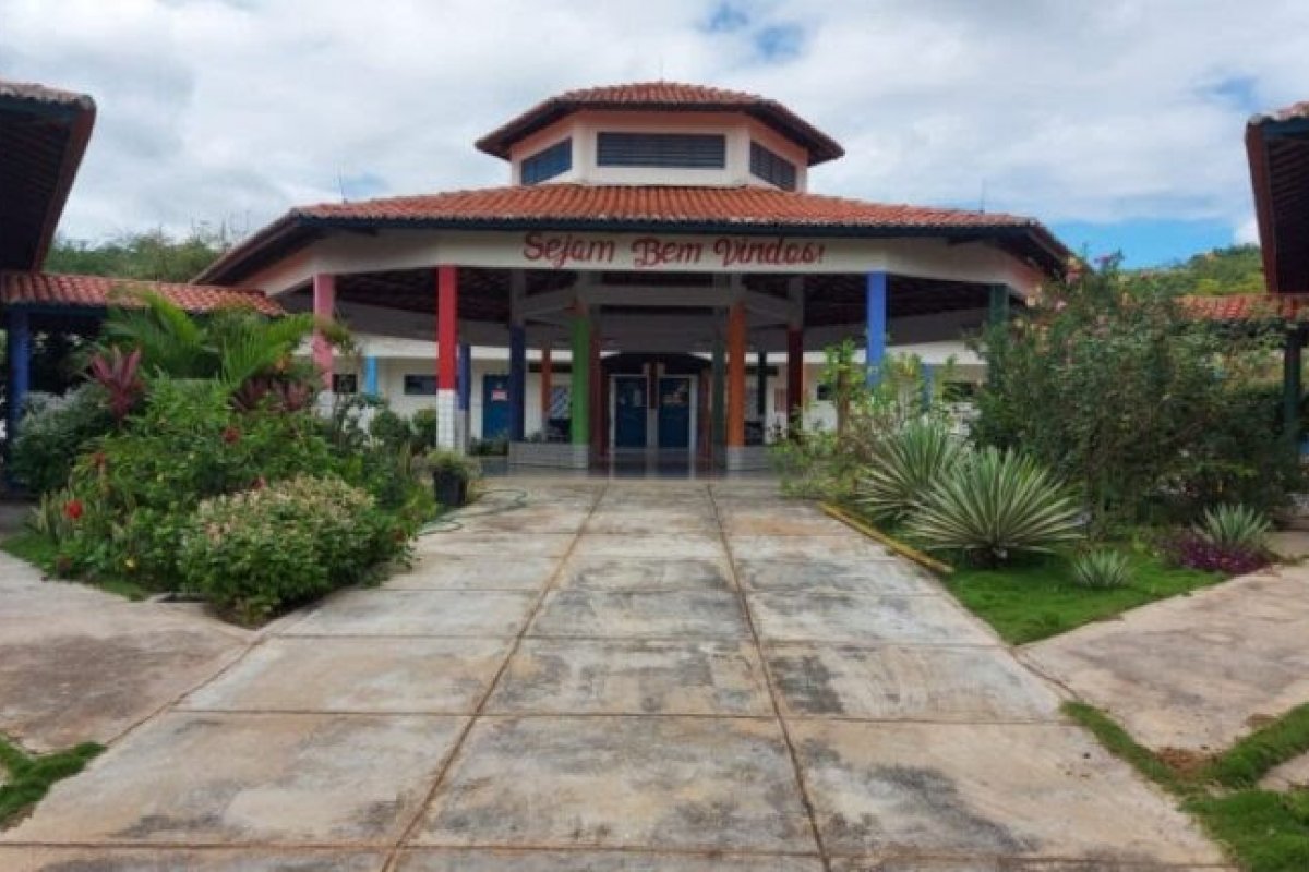 Adolescente esfaqueia duas alunas de 9 anos em escola no Ceará