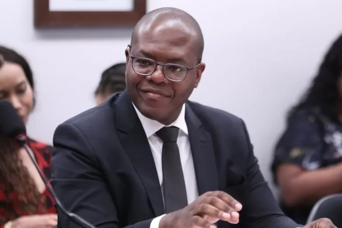 Silvio Almeida defende descriminalização das drogas para combater tráfico