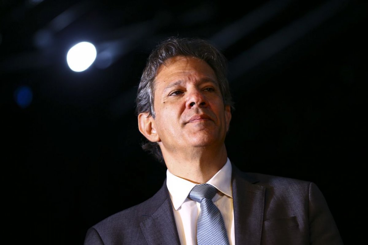 Haddad critica concorrência “desleal” de sites estrangeiros que vendem no Brasil