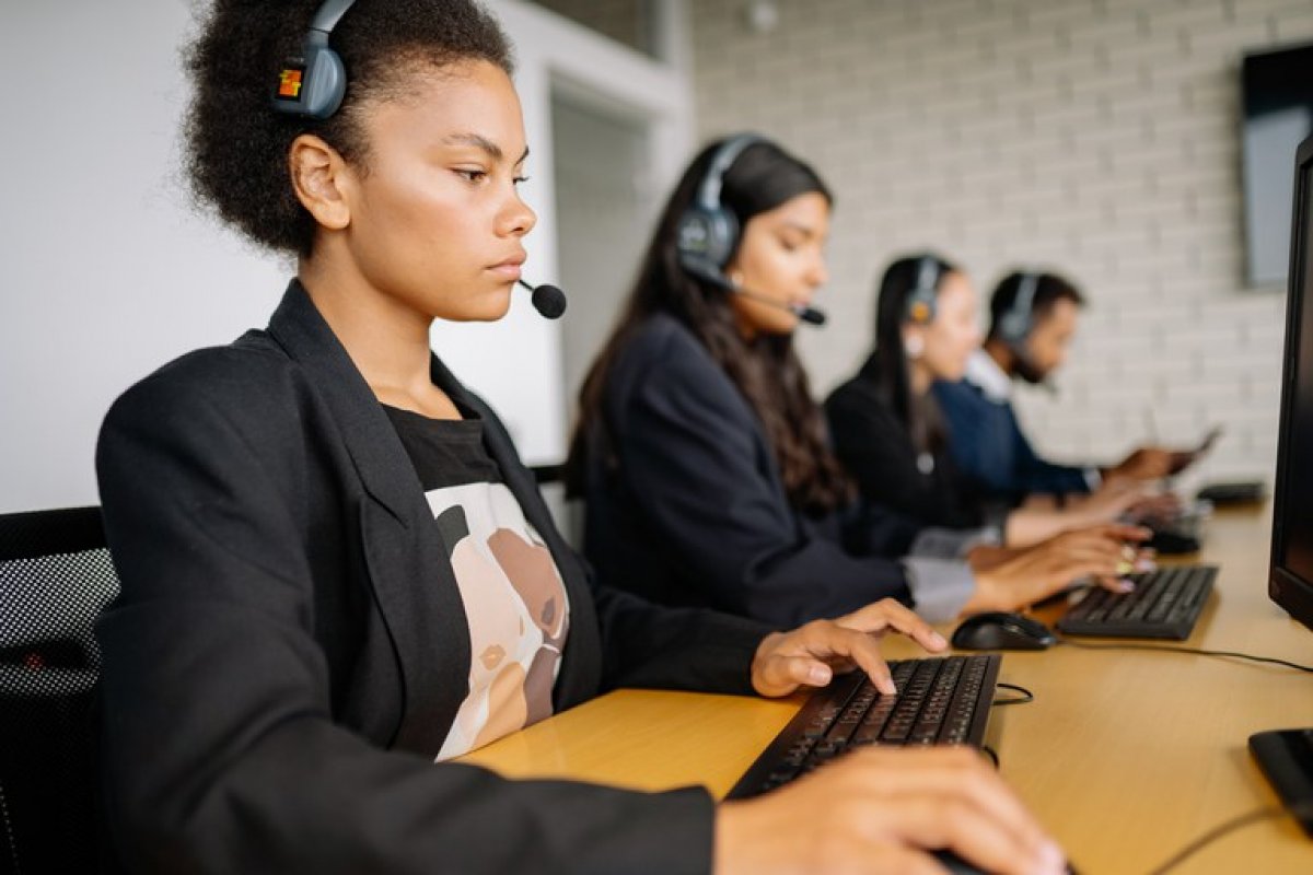 Disque 100 conta com novo número de WhatsApp para receber denuncias sobre violência nas escolas