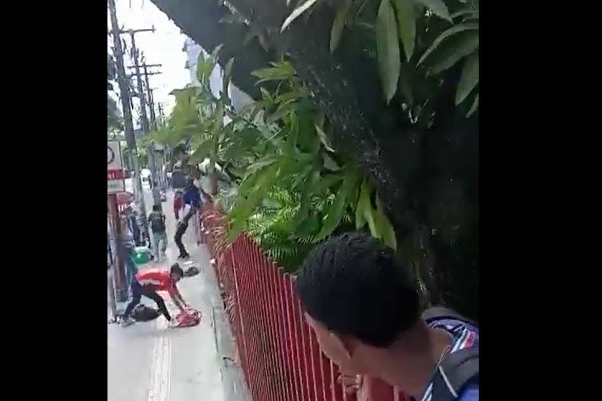 Vídeo: Alunos pulam grande de colégio para fugir de suposto atentado em Salvador