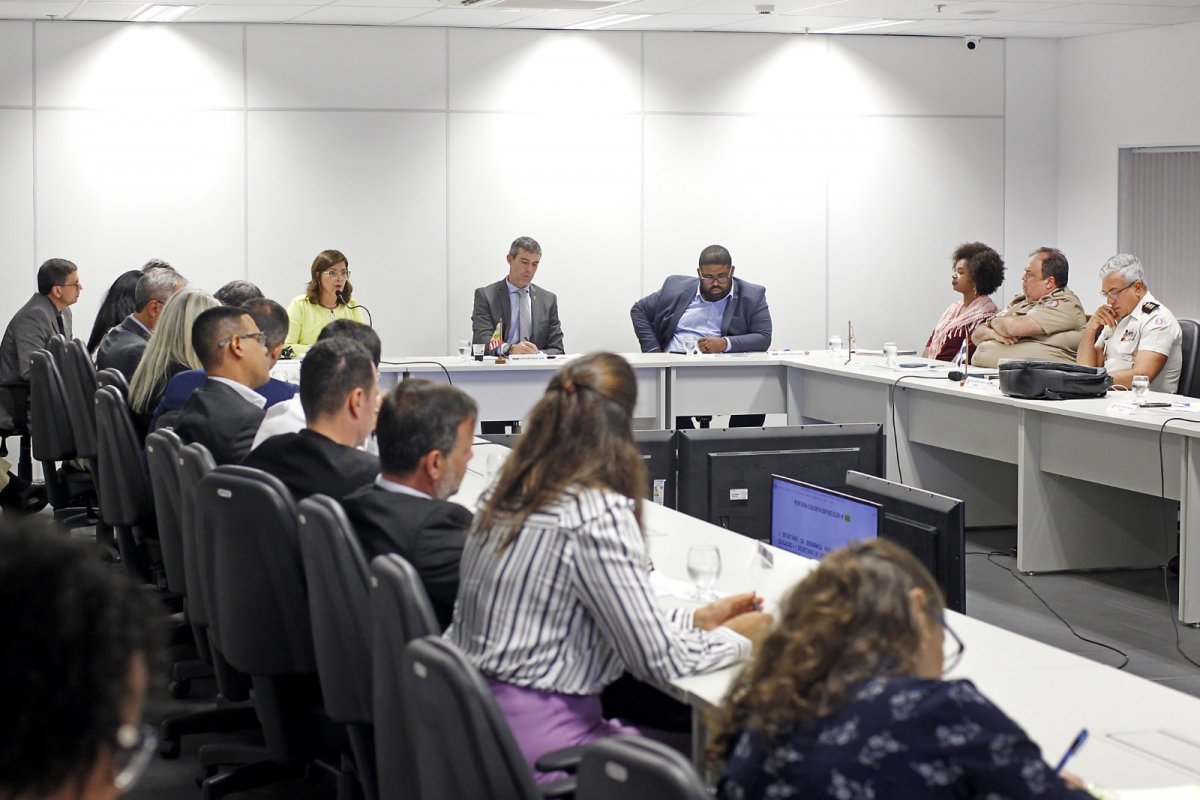 Secretários da Bahia se reúnem para discutir ações do Estado contra ameaças e episódios de violência nas escolas