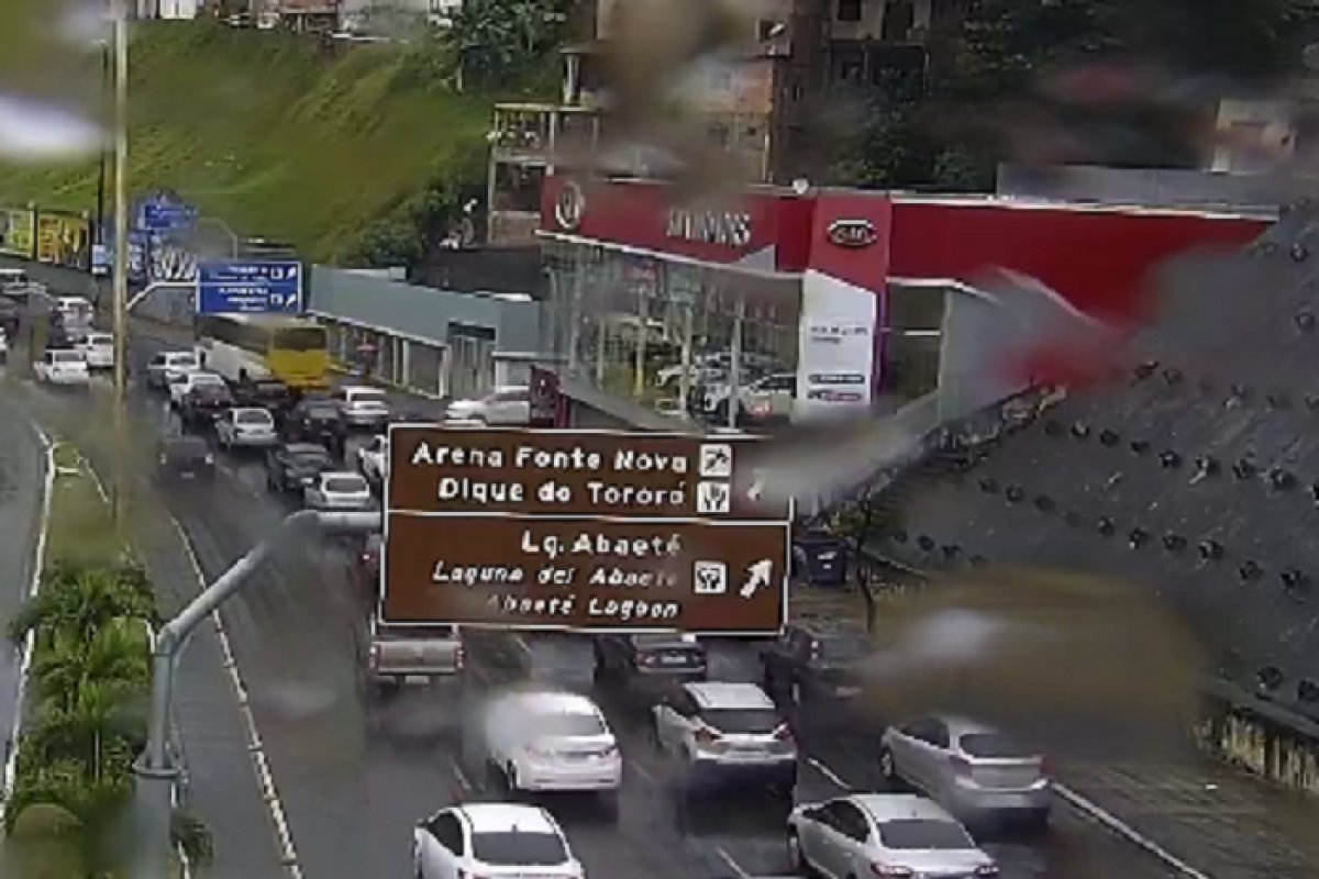 Boletim de trânsito: Saiba quais vias registram congestionamento nesta sexta-feira