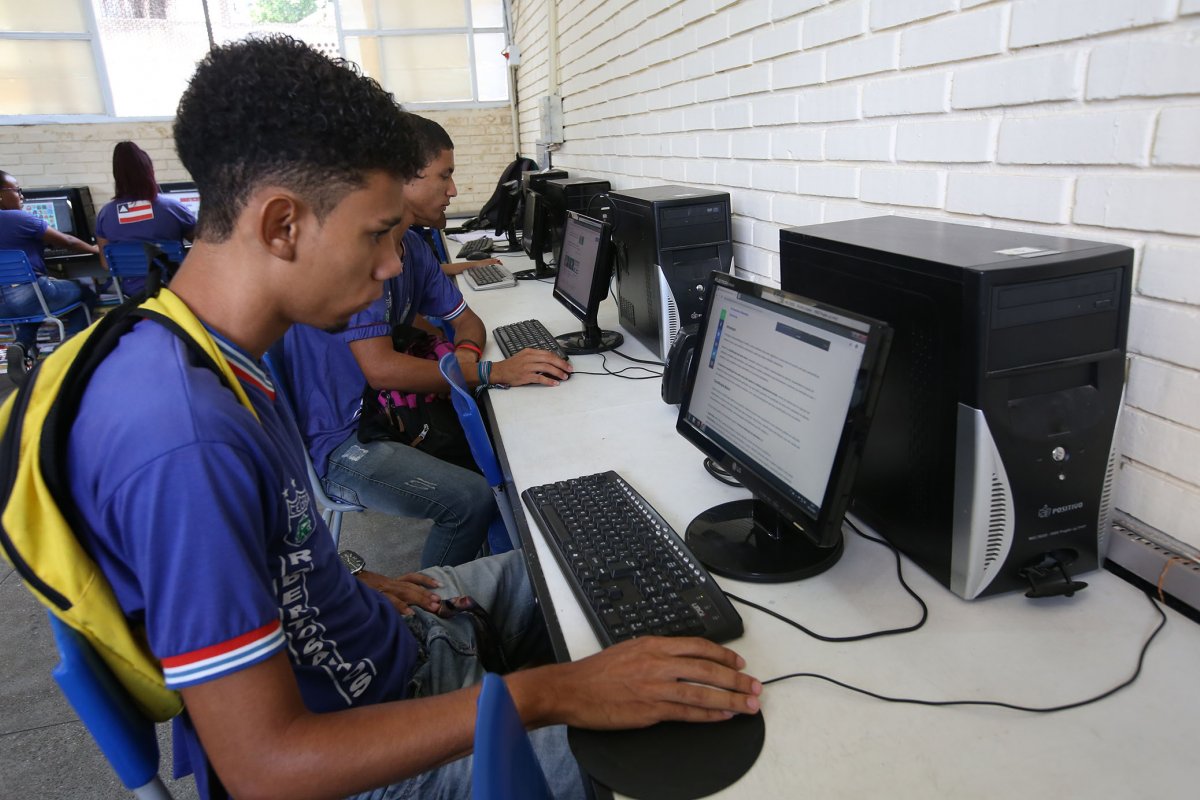 Projeto fornece internet em alta velocidade para mais 74 escolas na capital baiana