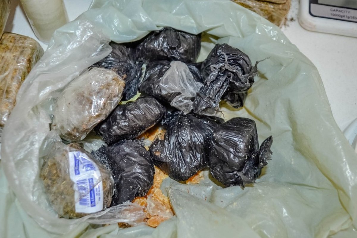 Vinte quilos de crack, maconha e cocaína são encontradas em lixão no sul da Bahia