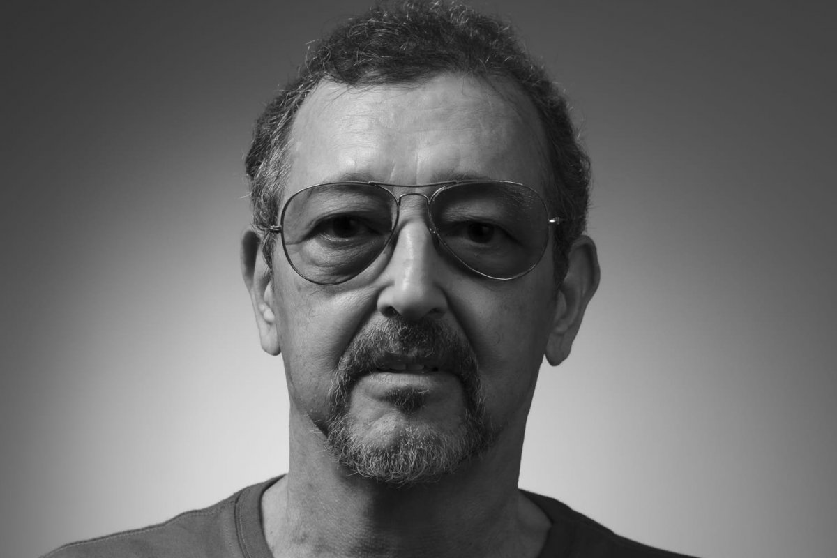 Chico Mazzoni inaugura nova exposição com pinturas de retratos inspiradas na afetividade e traduzidas em personagens!